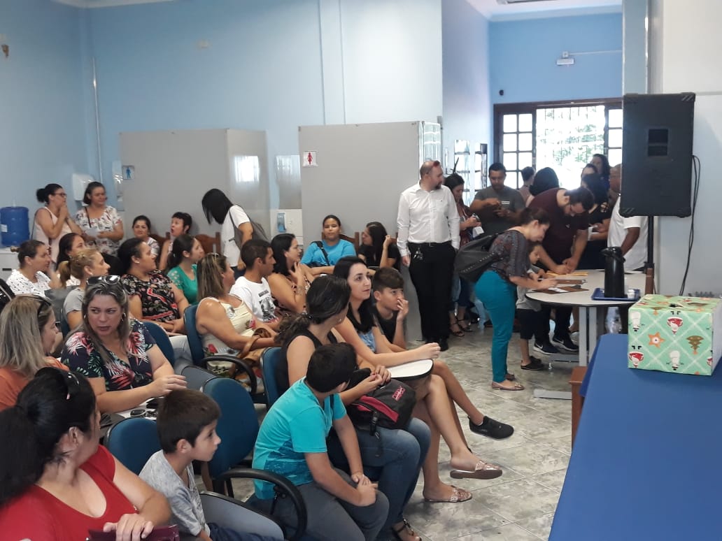 Trabalhadores da Unimed de Caçapava recebem processo na sede do Sindicato da Saúde de São José dos Campos